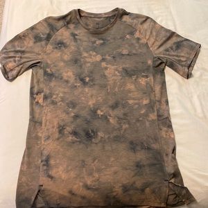 Never Worn Lululemon Workout T shirt. (No tags)